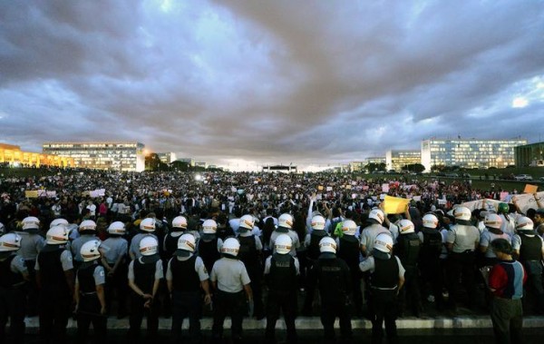 Brasil con movilizaciones, represión, marchas y un lema: «el pueblo despertó»
