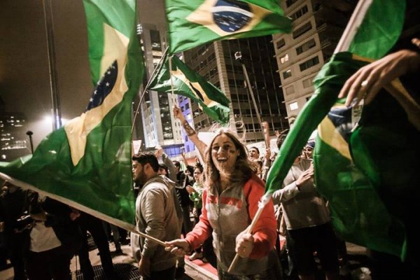 Brasil: triunfo con las tarifas de transporte, pero las movilizaciones sumaron ayer 1.000.000 de personas reclamando salud y educación, y apuntándole a la Copa del Mundo 2014