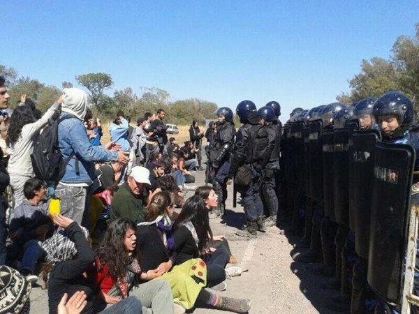 Policía, infantería y Monsanto contra los vecinos de Malvinas Argentinas