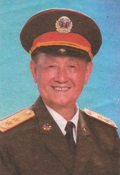 El teniente general chino Mi Zhen-Yu, ex vicepresidente de la Academia de Ciencias