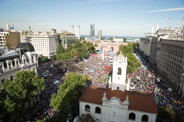 Parte 1, Plaza de Mayo, 9D: el último acto