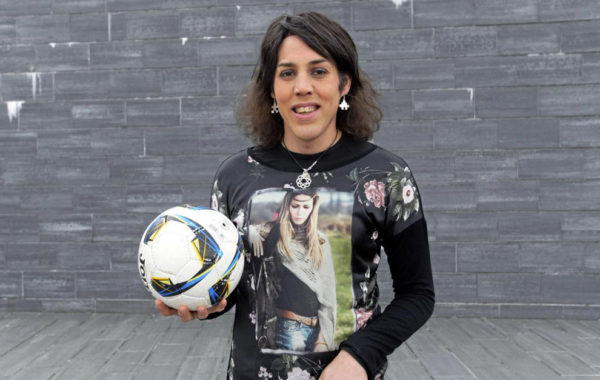 La primera futbolista transexual federada ya golea