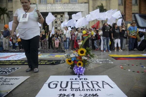 Expectativa y festejos en Medellín ante la firma del acuerdo de paz en La Habana / Foto: AFP, Raúl Arboleda