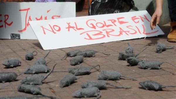 Escrache en Olivos: Macri, Temer y las ratas