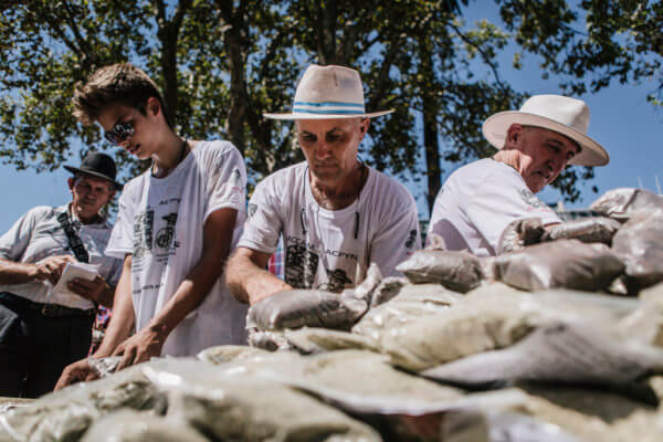 Yerbatazo en Plaza de Mayo: productores regalan 30 mil kilos de yerba