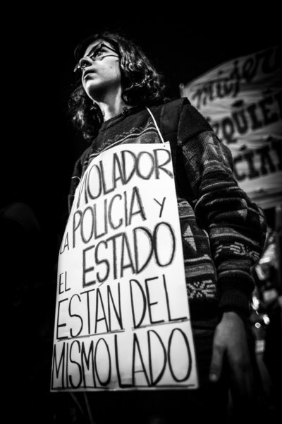 Del dolor al abrazo: ceremonia de duelo colectivo en Plaza de Mayo