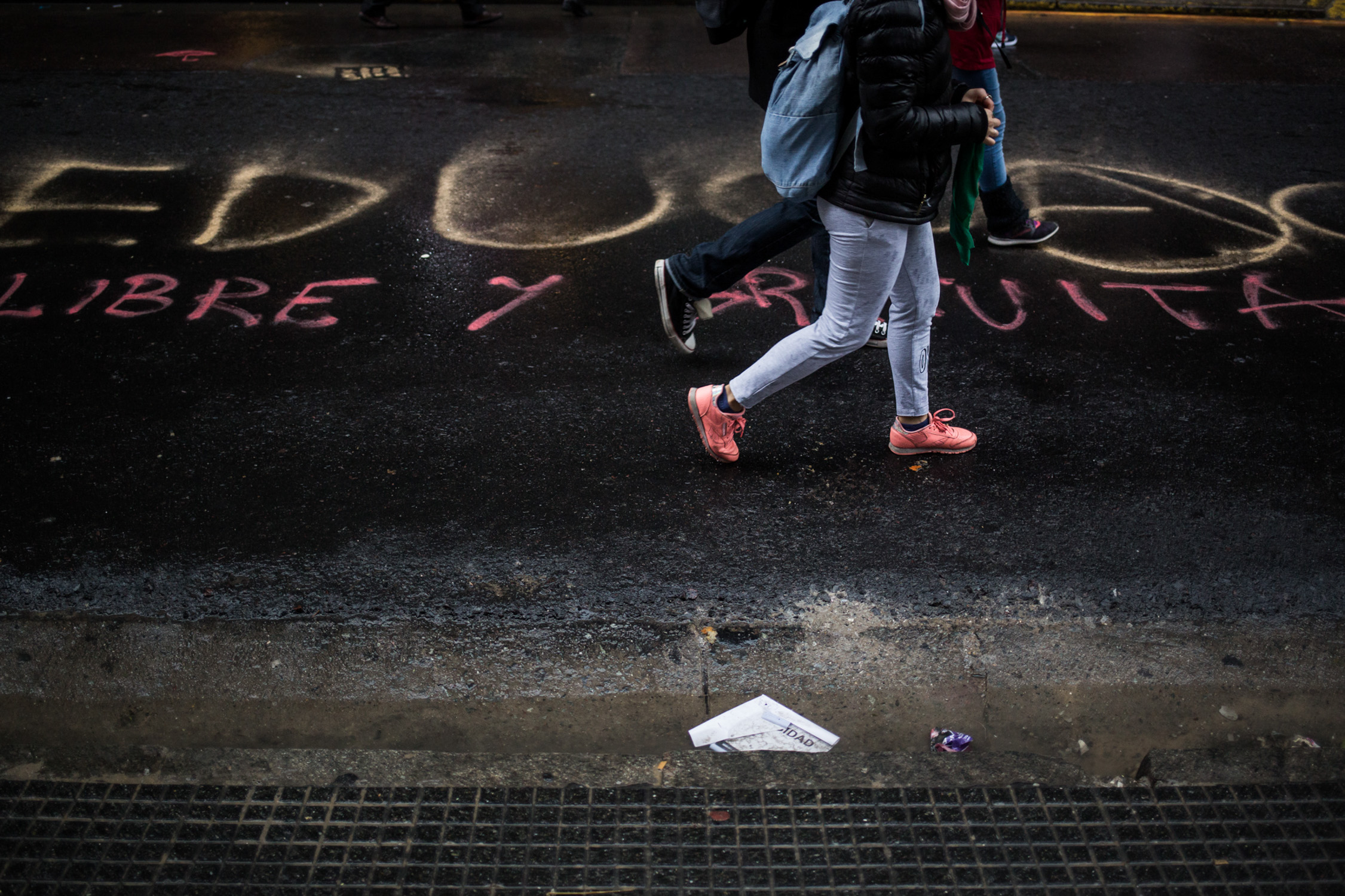 La educación movilizada contra lluvia, frío y ajuste