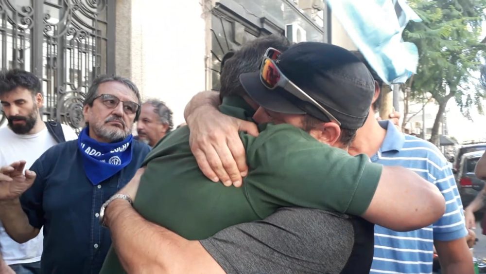 Continúa el fin del periodismo: La Nación, 74 trabajadores en la calle y la fusión con Clarín