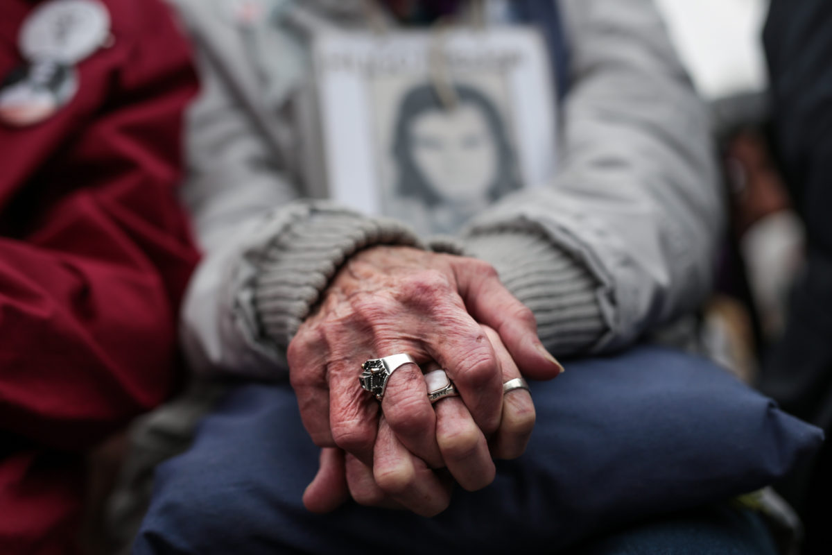 Paro de sindicatos y movimientos sociales: la candidata ambulante