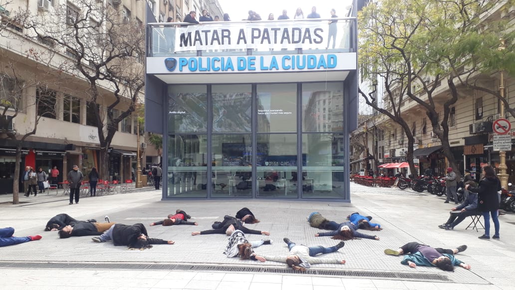 #MatarAPatadas: acción de un grupo de artistas contra la violencia institucionalizada