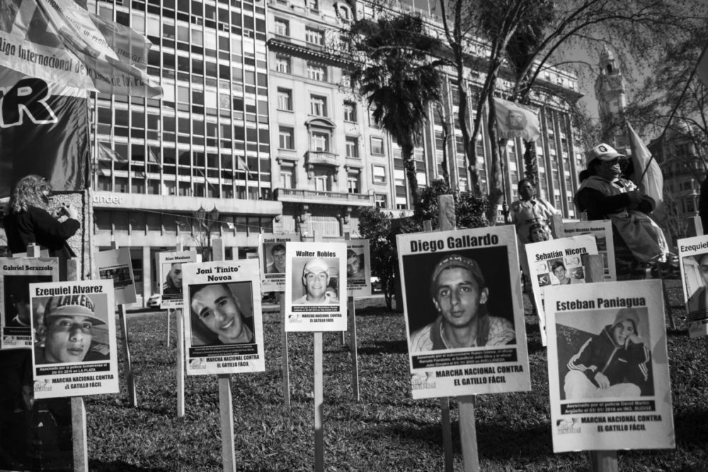 6º Marcha Nacional contra el Gatillo Fácil: un cementerio en Plaza de Mayo, una ceremonia colectiva y un grito actual: “Fuera Berni”