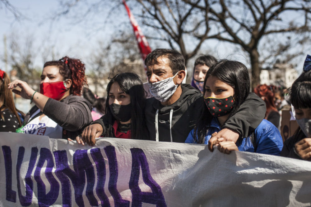 Morir a los 14: marcha de adolescentes por el femicidio de Ludmila, cara a cara con la Bonaerense