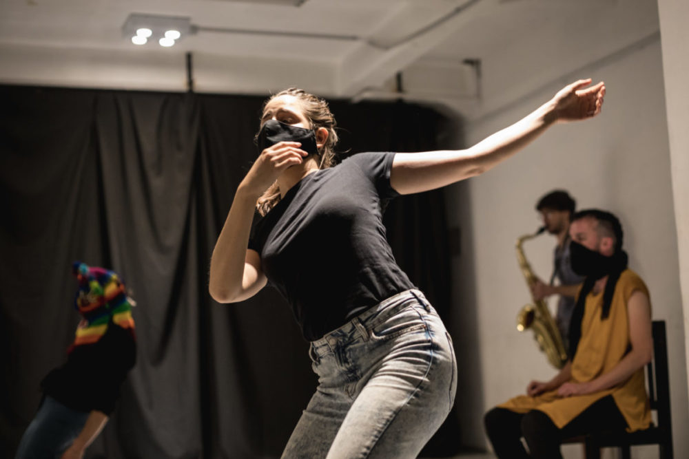 Re-ritualizar el teatro: la propuesta de bailar para conquistar los espacios de cultura
