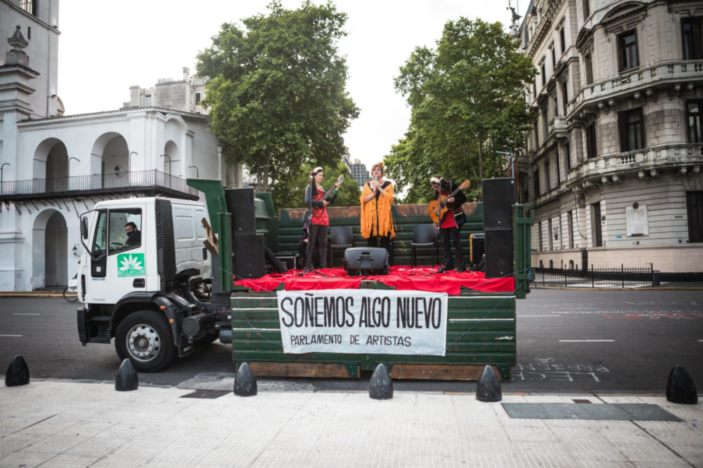 Cuando el arte cura: Susy Shock, un camión y una Posta Sanitaria Cultural móvil por toda la ciudad