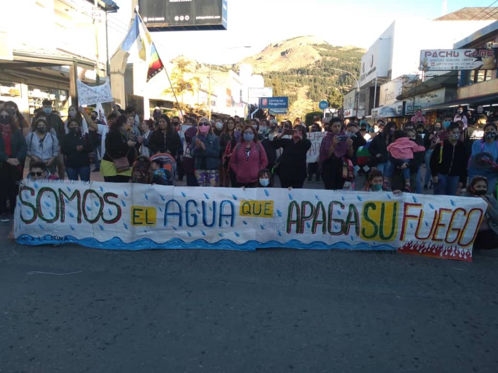 Gracias a las desgracias: Chubut vuelve a movilizarse contra la minería en medio de la descomposición política provincial