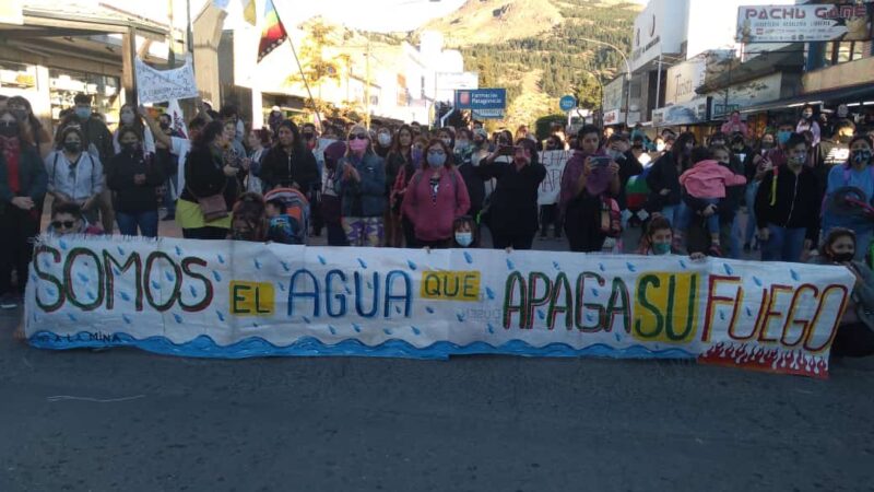 Gracias a las desgracias: Chubut vuelve a movilizarse contra la minería en medio de la descomposición política provincial